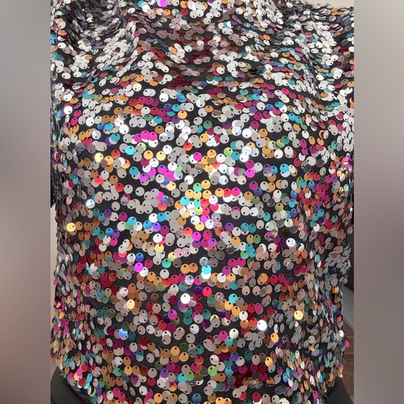 H&M XS sequin crop top, short sleeves, round neck, excellent condition. - Picture 5 of 8